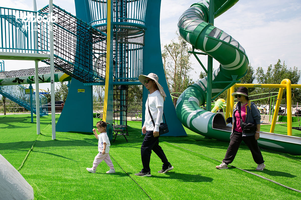 commercial playground equipment